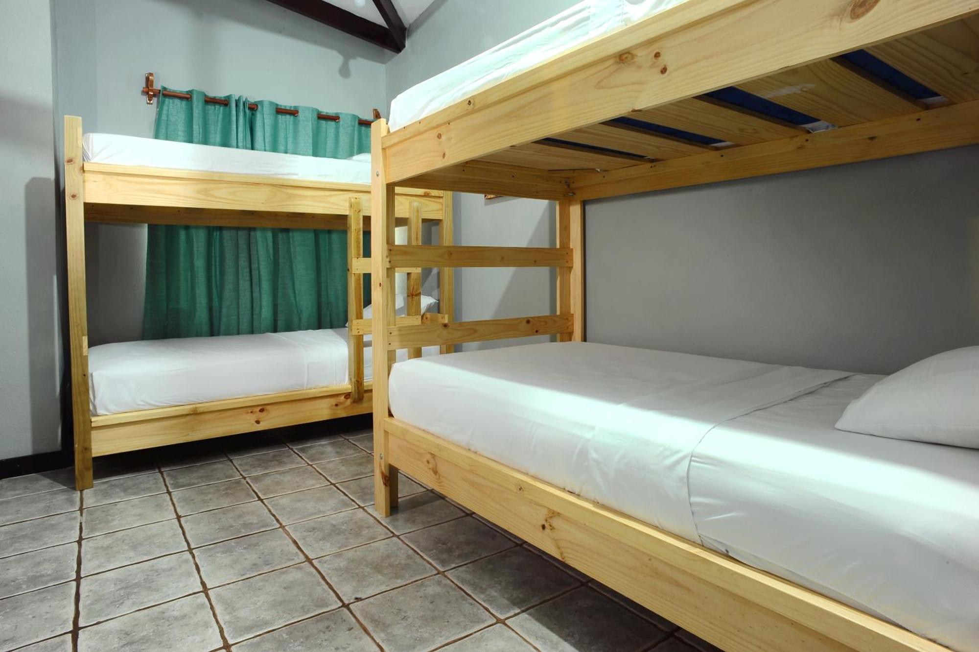 Private Fully Furnished Home At Wide Mouth Frog Hostel Quepos Eksteriør billede