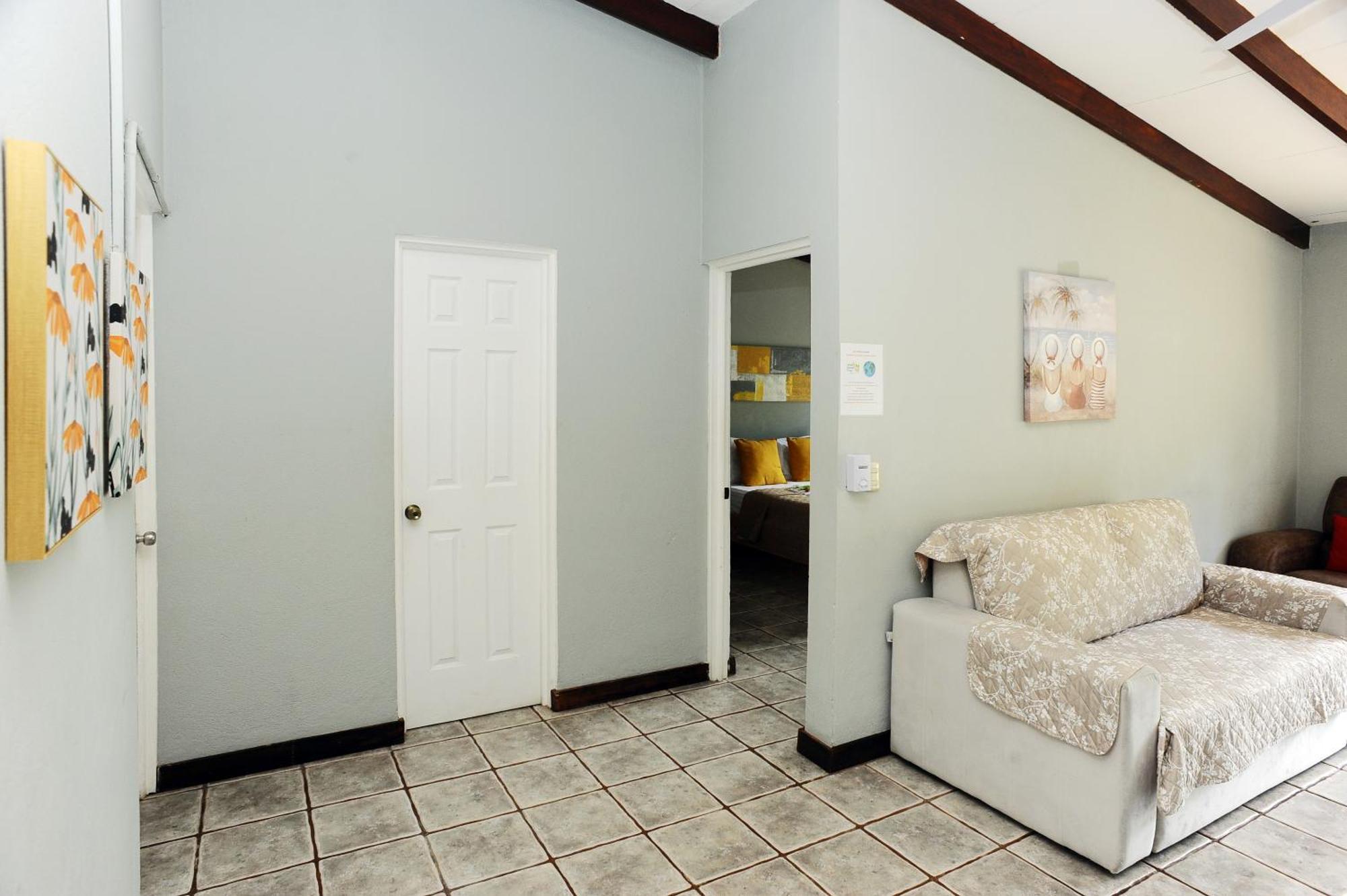 Private Fully Furnished Home At Wide Mouth Frog Hostel Quepos Eksteriør billede