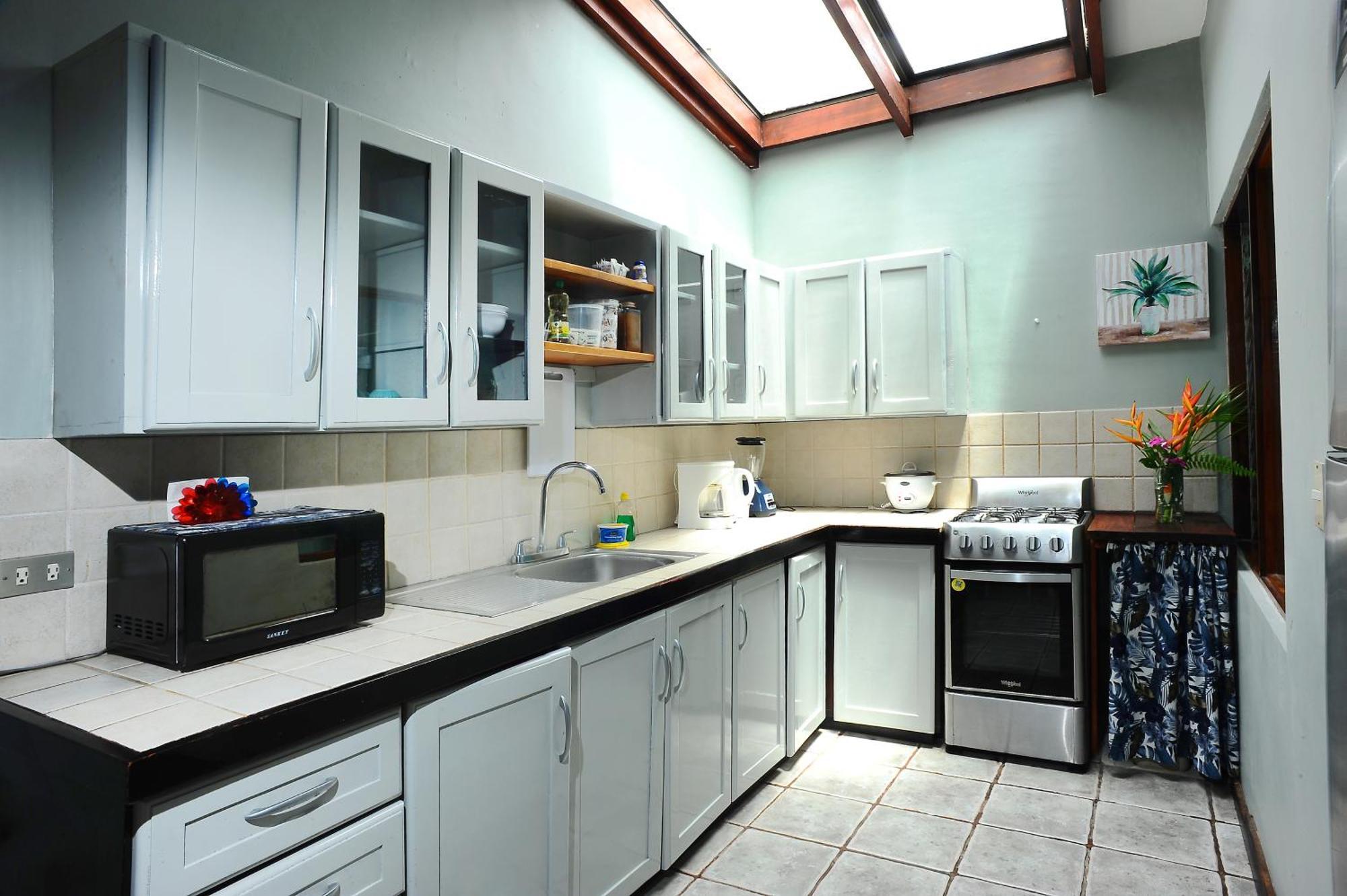 Private Fully Furnished Home At Wide Mouth Frog Hostel Quepos Eksteriør billede