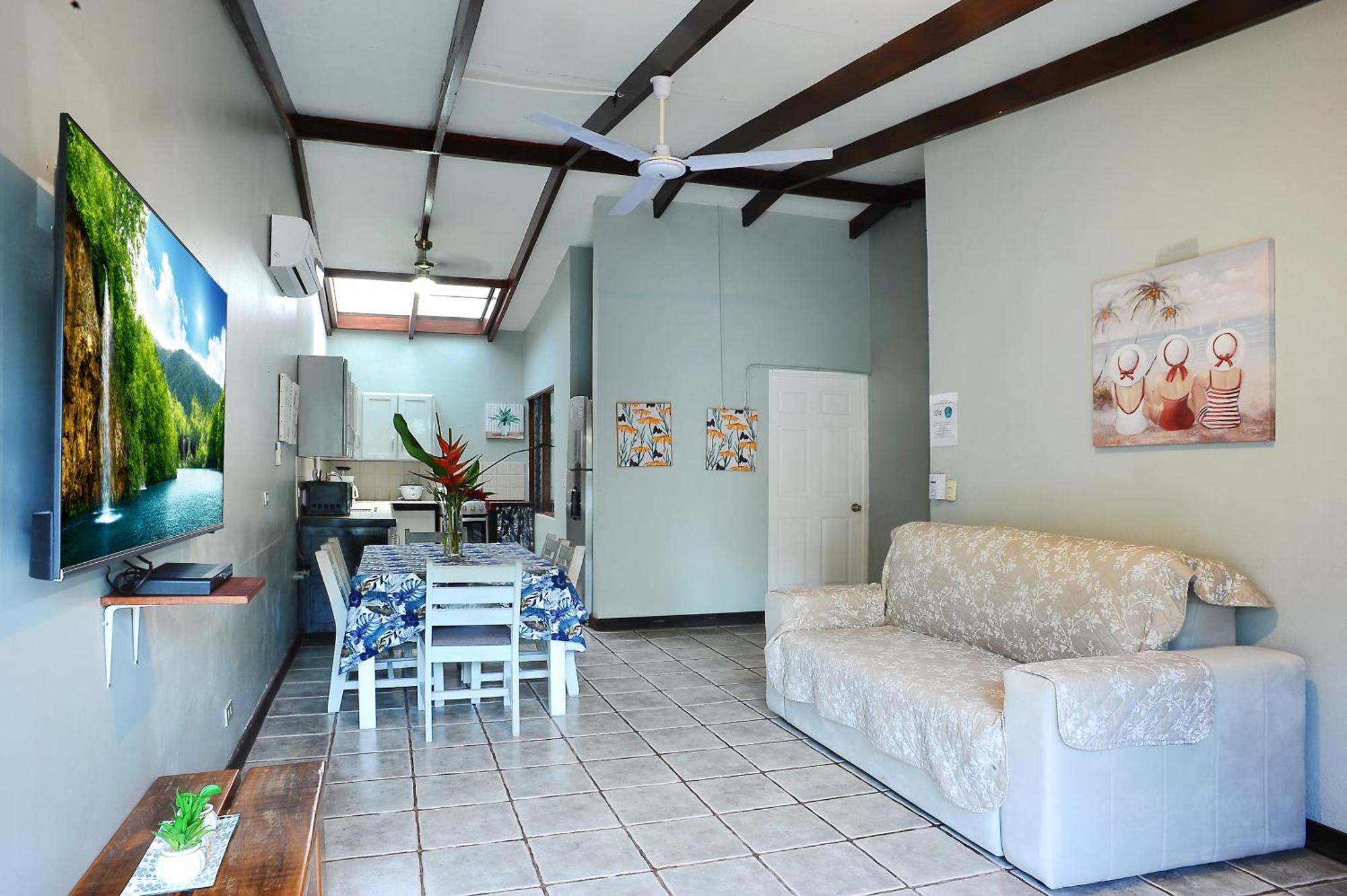 Private Fully Furnished Home At Wide Mouth Frog Hostel Quepos Eksteriør billede