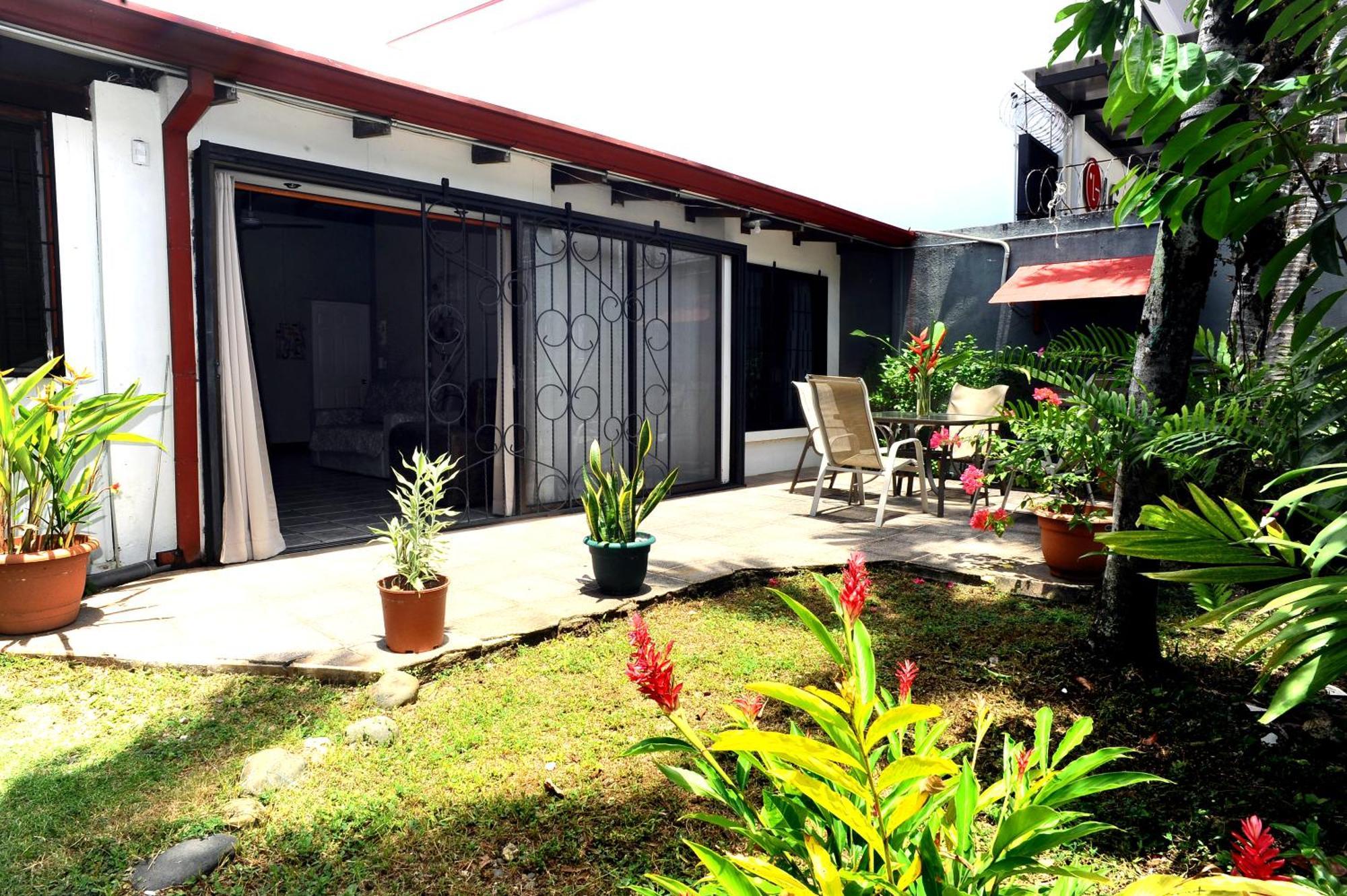 Private Fully Furnished Home At Wide Mouth Frog Hostel Quepos Eksteriør billede