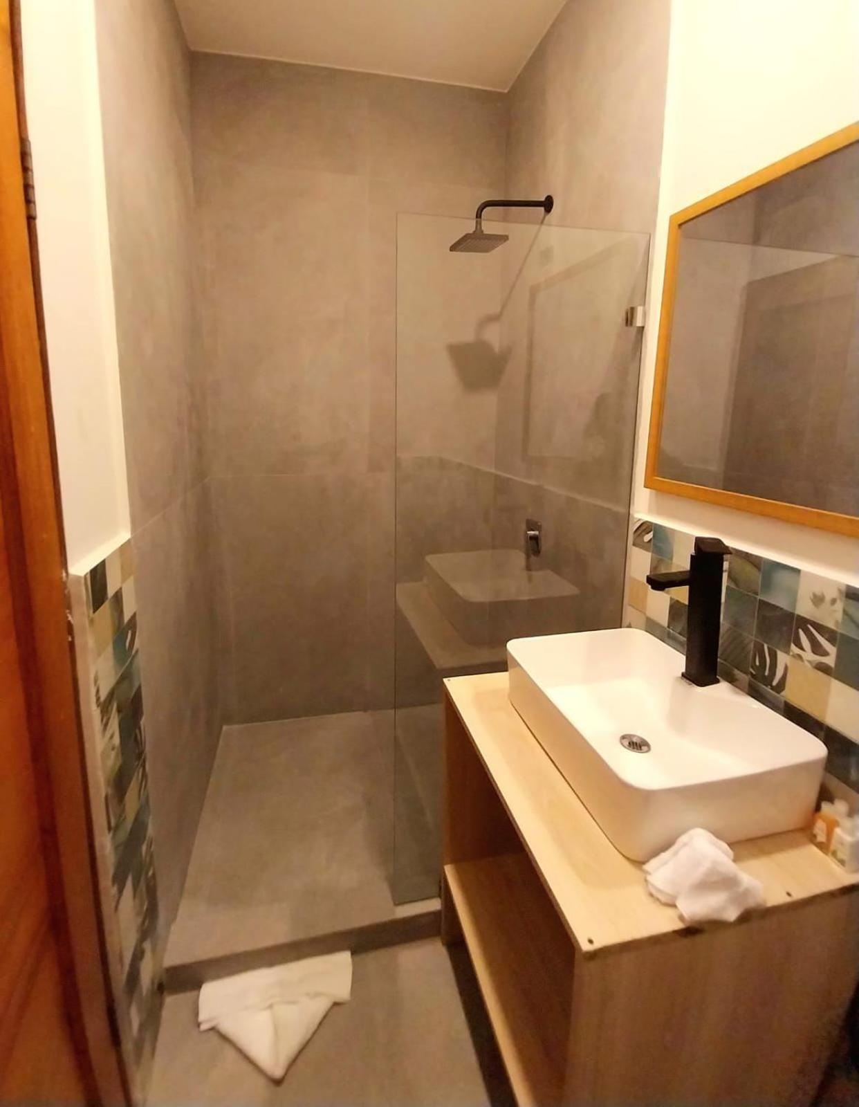 Private Fully Furnished Home At Wide Mouth Frog Hostel Quepos Eksteriør billede