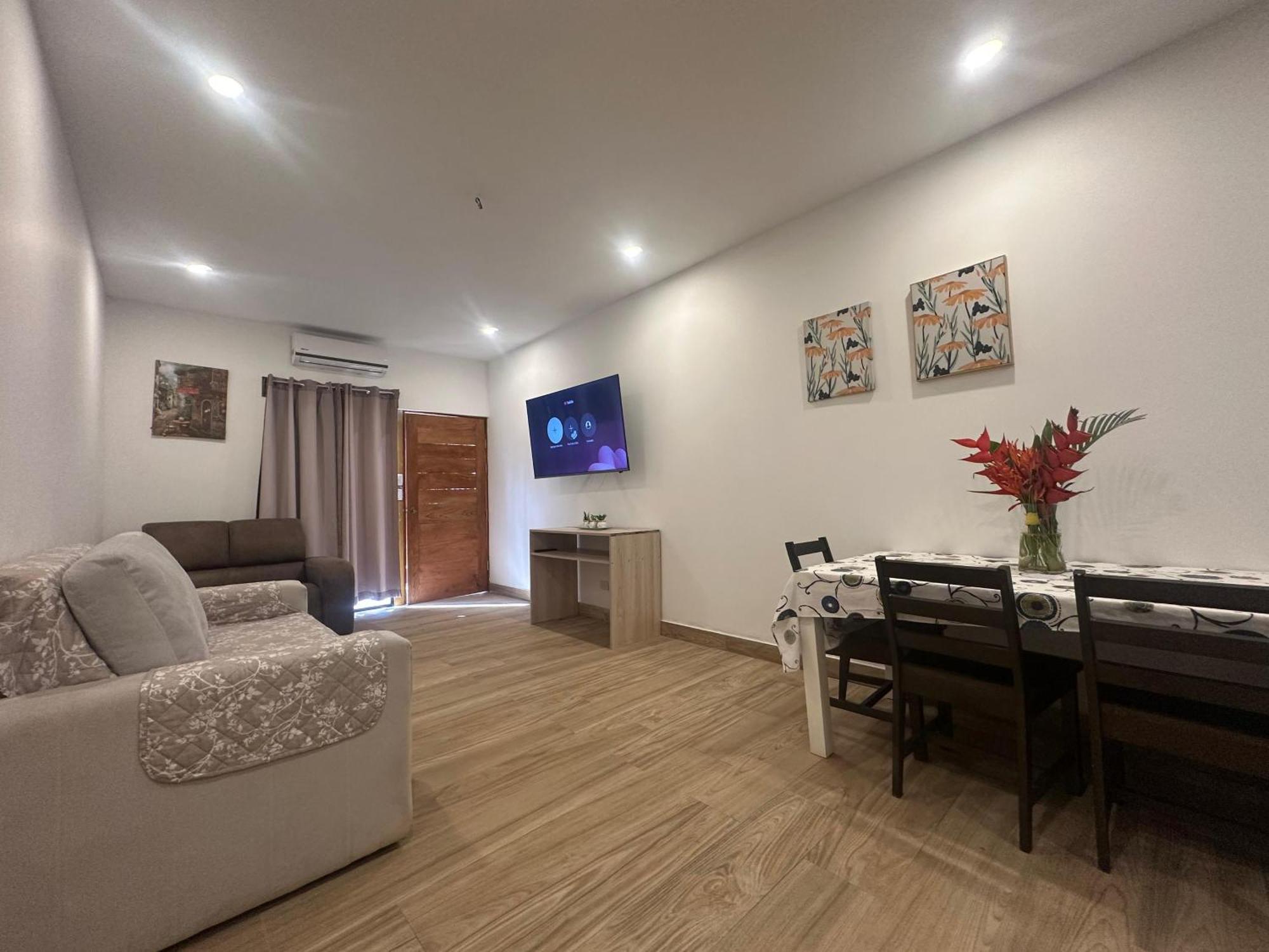 Private Fully Furnished Home At Wide Mouth Frog Hostel Quepos Eksteriør billede