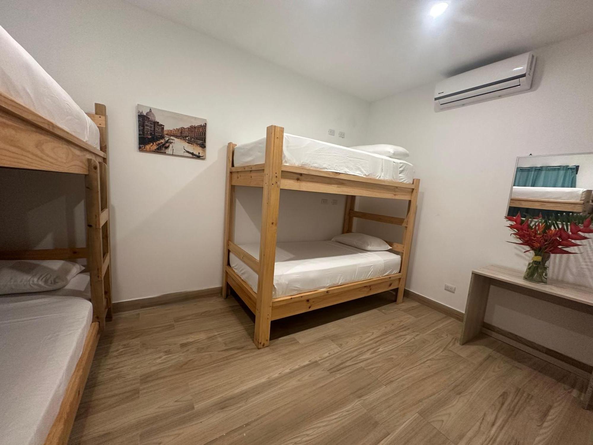 Private Fully Furnished Home At Wide Mouth Frog Hostel Quepos Eksteriør billede